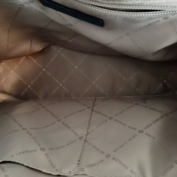 Michael kors purse - Picture 7 of 11